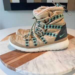 Nike Roshe One Hi Sneaker Boot Tan and Mint 616724-200